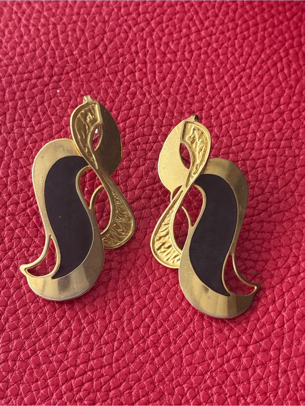 Source Unknown Gold and Black Sculptural Clip-On Earrings